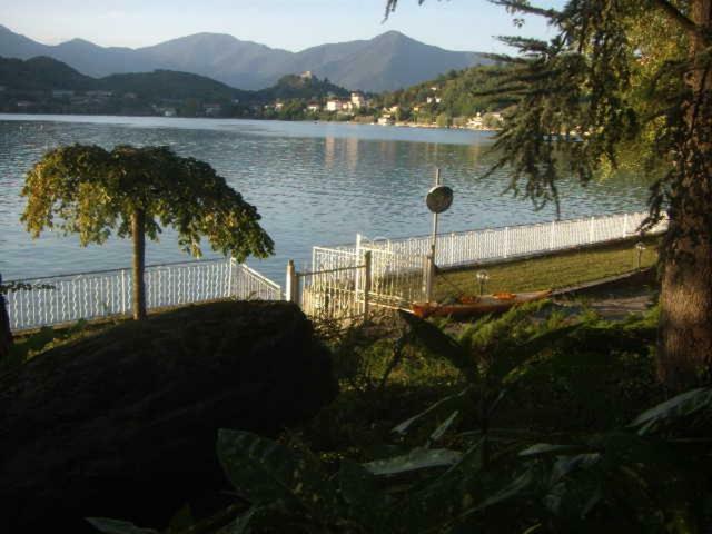 B&B In Riva Al Lago Avigliana Exterior foto